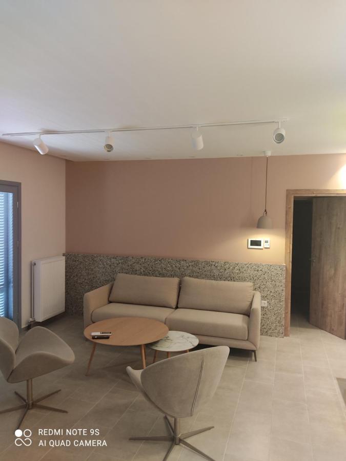 Pink Rose Luxury And Comfort Apartment At The Centre Of Preveza Esterno foto